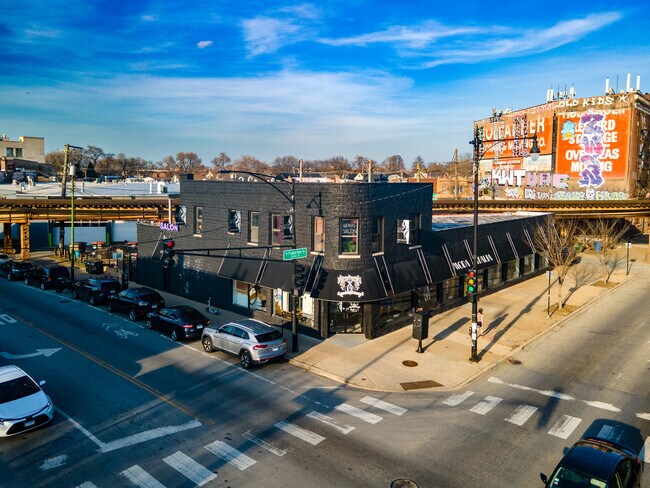 Plus de détails pour 2950 W Fullerton Ave, Chicago, IL - Commerce de détail à louer