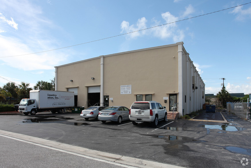 160 NW 16th St, Boca Raton, FL for lease - Building Photo - Image 1 of 8