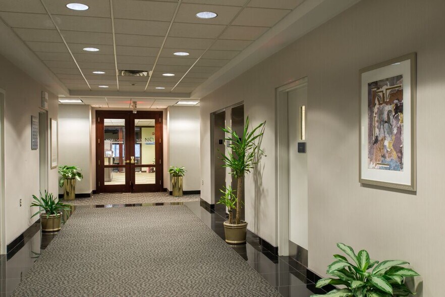 510 Thornall St, Edison, NJ à louer - Photo intérieure - Image 3 de 9