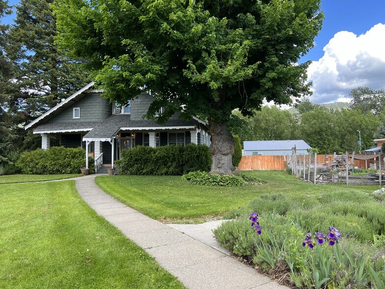 101 W Grant Ave, Chewelah, WA à vendre - Photo du bâtiment - Image 2 de 2