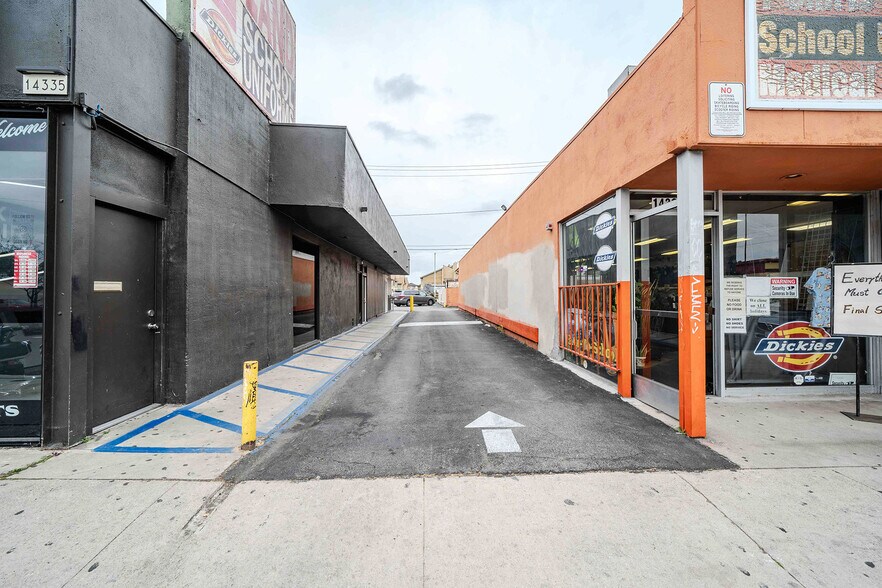 Pioneer Blvd Multi-tenant Retail Center portefeuille de 2 propriétés à vendre sur LoopNet.ca - Photo du bâtiment - Image 3 de 29
