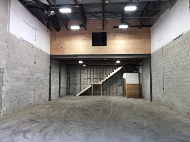Plus de détails pour 662 Clark Rd, Tewksbury, MA - Industriel à louer