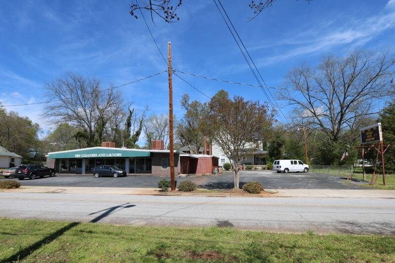 8 Metropolitan Dr, Greenville, SC à vendre - Photo du bâtiment - Image 2 de 5