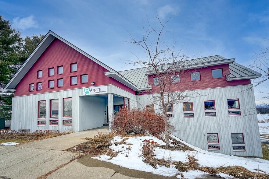 2096 Airport Rd, Barre, VT à vendre - Photo du bâtiment - Image 2 de 9