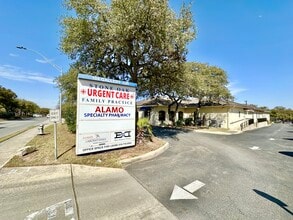 104 Gallery Cir, San Antonio, TX for lease Building Photo- Image 2 of 36