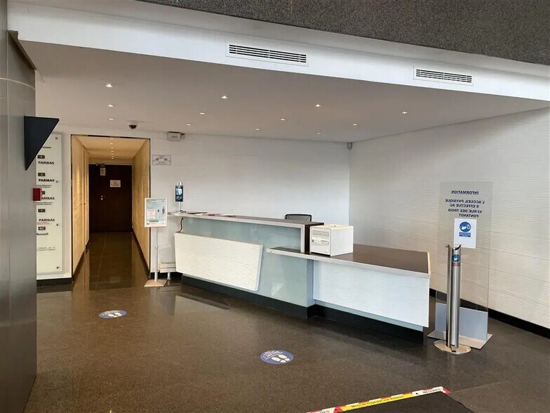 Bureau dans Nanterre à louer - Photo du bâtiment - Image 2 de 7