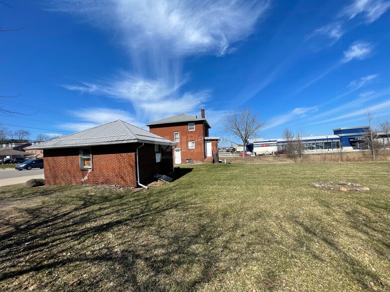 6600 Frank Ave W, Canton, OH à vendre - Photo du bâtiment - Image 1 de 11