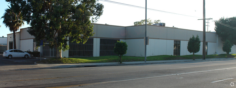 1902 E Dominguez St, Carson, CA for lease - Primary Photo - Image 1 of 3