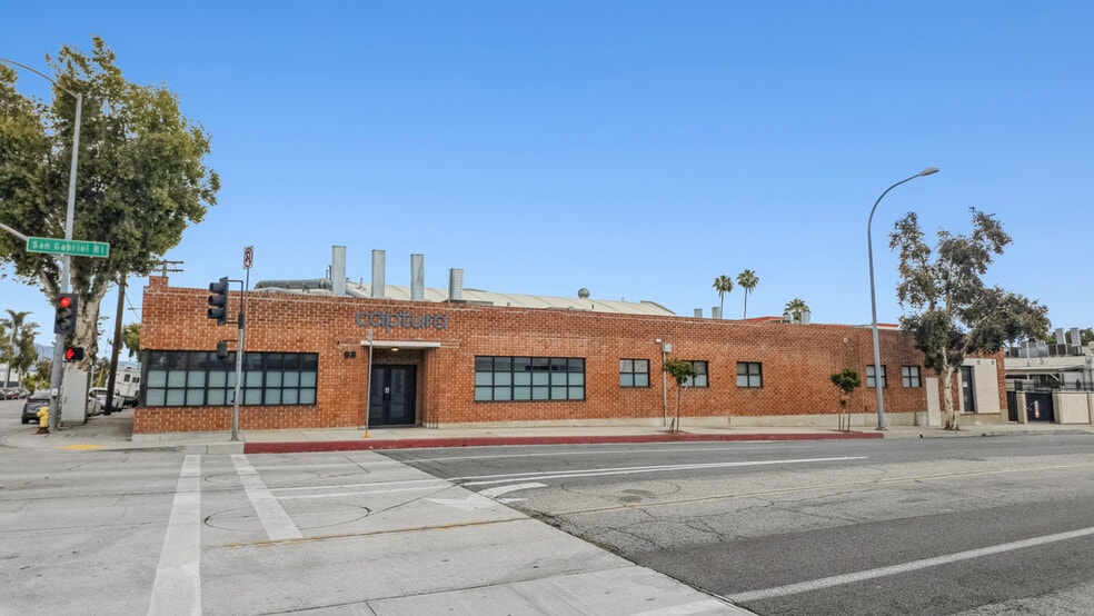 100% Leased NNN Single-Tenant Industrial portfolio of 3 properties for sale on LoopNet.ca - Building Photo - Image 3 of 10