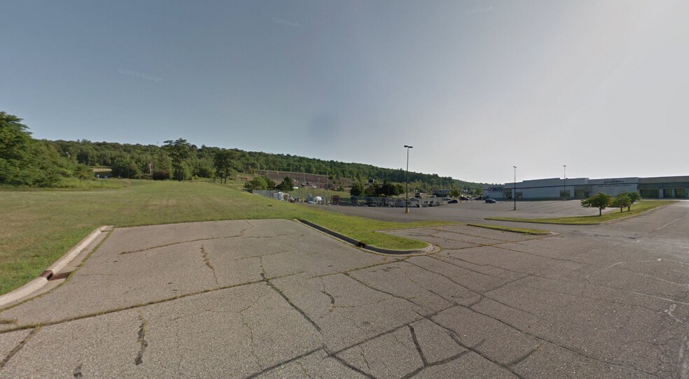 US 2, Iron Mountain, MI à louer - Photo du bâtiment - Image 3 de 5