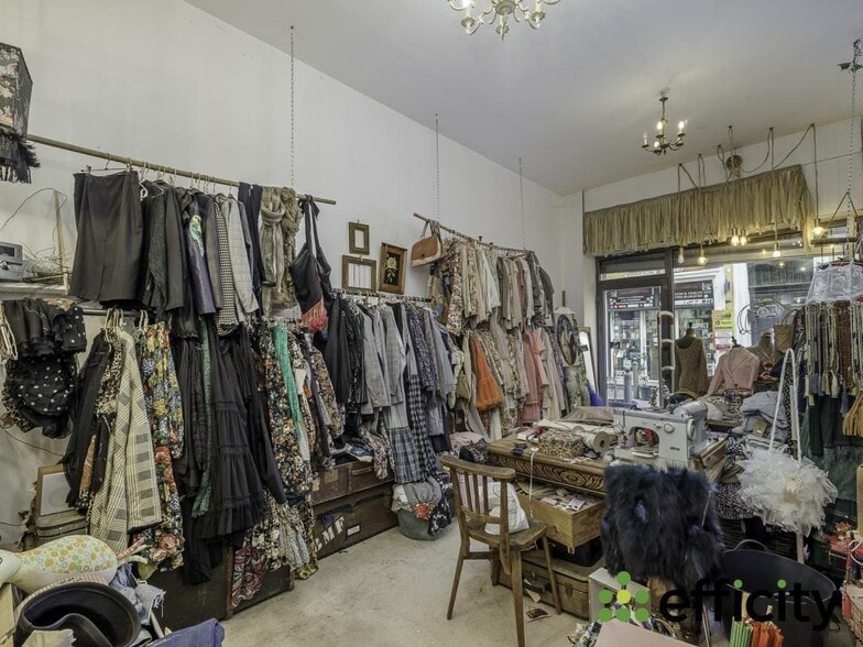 Flex in Marseille for sale - Building Photo - Image 3 of 17