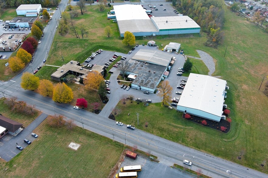 861 Commonwealth Ave, Hagerstown, MD for sale - Primary Photo - Image 2 of 4