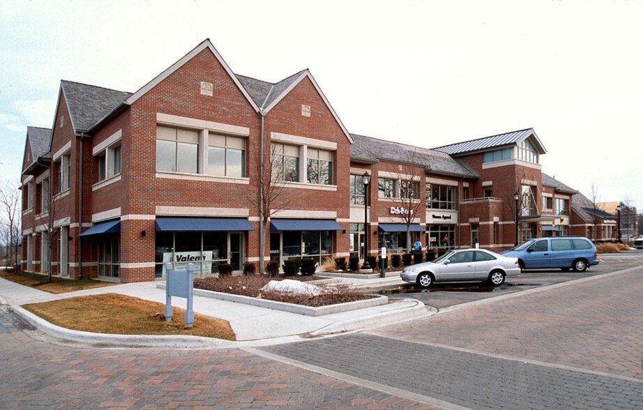 300 Village Green Dr, Lincolnshire, IL à louer - Photo du bâtiment - Image 2 de 8