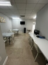 900 W 49th St, Hialeah, FL à louer Photo intérieure- Image 2 de 12