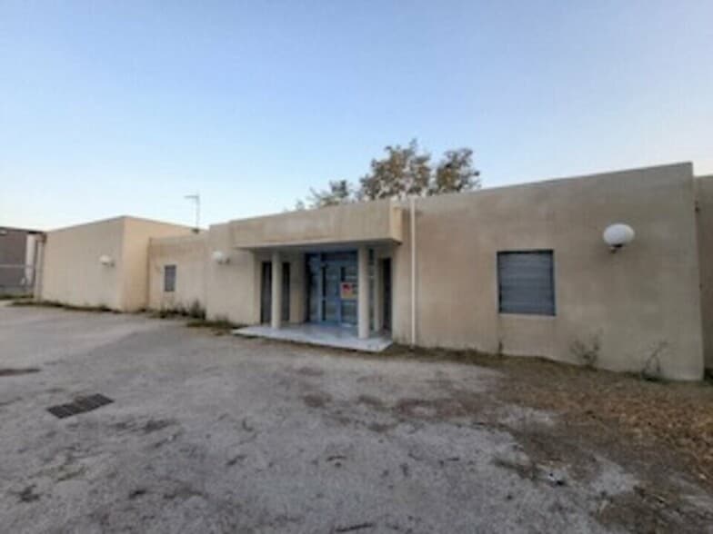 Office in Avignon for sale - Building Photo - Image 2 of 12