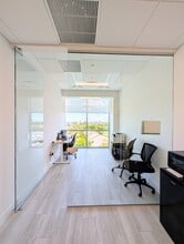 800 SE 4th Ave, Hallandale Beach, FL for lease Interior Photo- Image 1 of 7