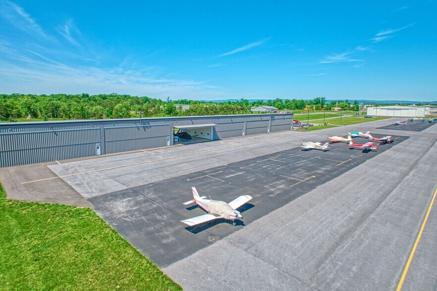 741 Airport Rd, Winchester, VA à vendre - Photo du bâtiment - Image 2 de 18