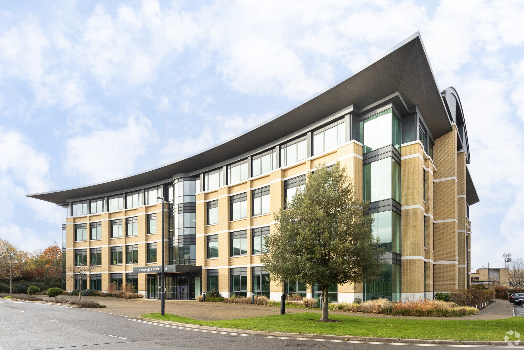 7 Arlington Square West, Bracknell à louer Photo principale- Image 1 de 3