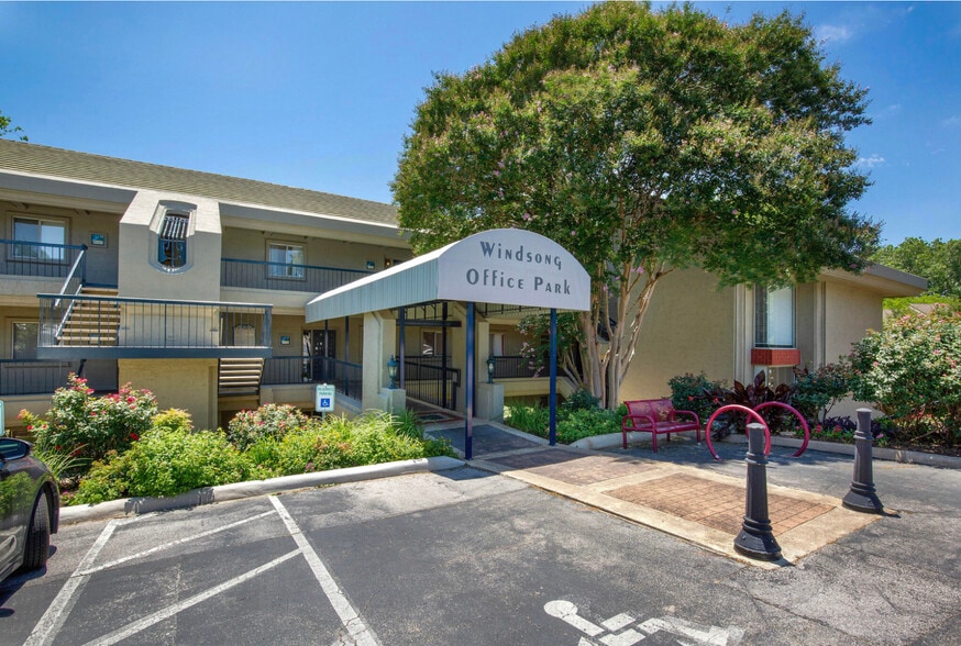 2111 Dickson Dr, Austin, TX for lease - Building Photo - Image 1 of 8