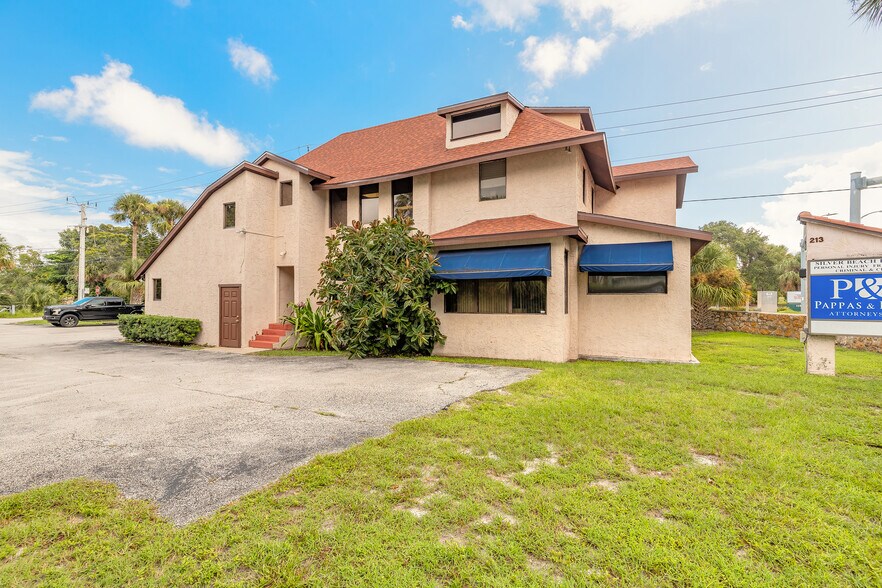 213 Silver Beach Ave, Daytona Beach, FL à vendre - Photo du bâtiment - Image 2 de 15