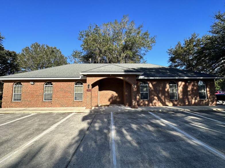 712 N Pine Ave, Green Cove Springs, FL à vendre - Photo du bâtiment - Image 1 de 1