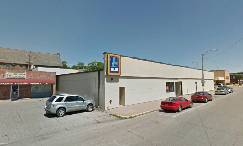 927 1/2 Ave, Fort Madison, IA à louer - Photo du bâtiment - Image 2 de 2
