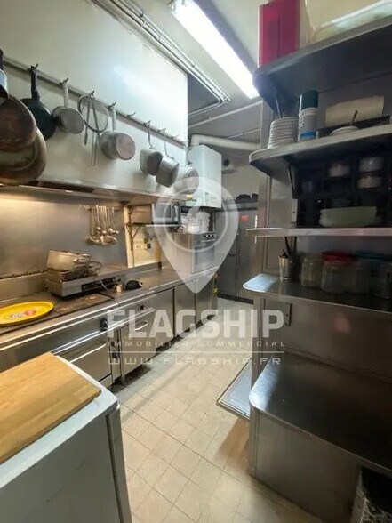 Retail in Paris for lease - Interior Photo - Image 3 of 7
