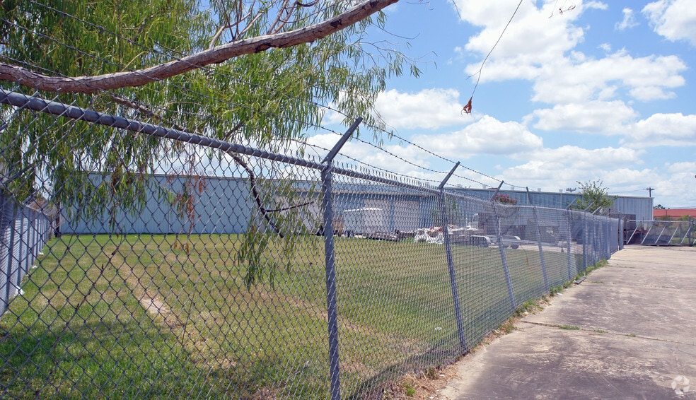 1001 Allen Genoa Rd, South Houston, TX for lease - Building Photo - Image 2 of 3
