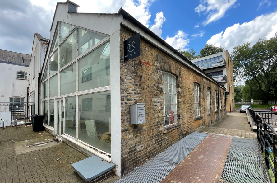 142 Lea Bridge Rd, London for lease - Primary Photo - Image 1 of 7