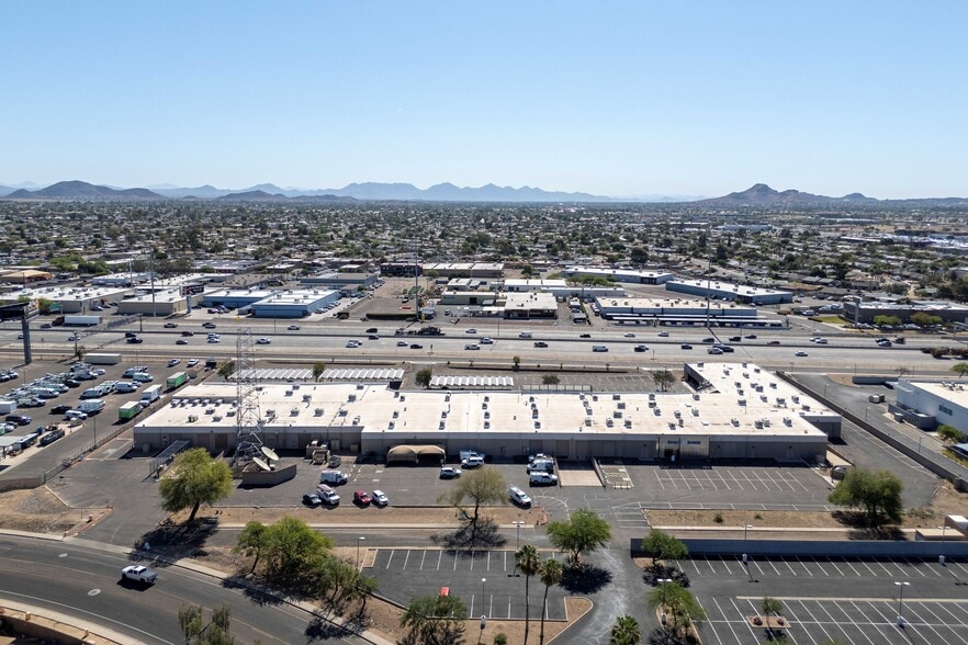 17602 N Black Canyon Fwy, Phoenix, AZ à vendre - Photo du bâtiment - Image 2 de 5