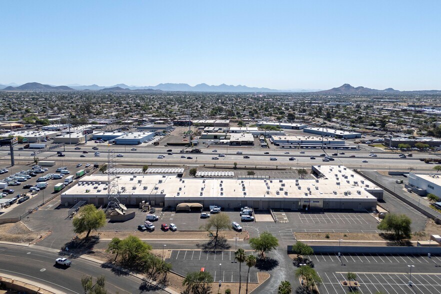 17602 N Black Canyon Fwy, Phoenix, AZ à vendre - Photo du bâtiment - Image 2 de 5