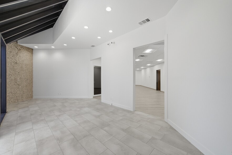 8 Holland, Irvine, CA for lease - Building Photo - Image 2 of 12