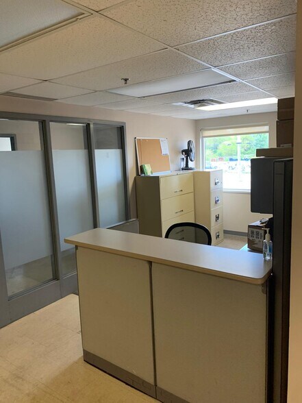 7 Riverside Dr, Quinte West, ON à vendre - Photo intérieure - Image 3 de 7