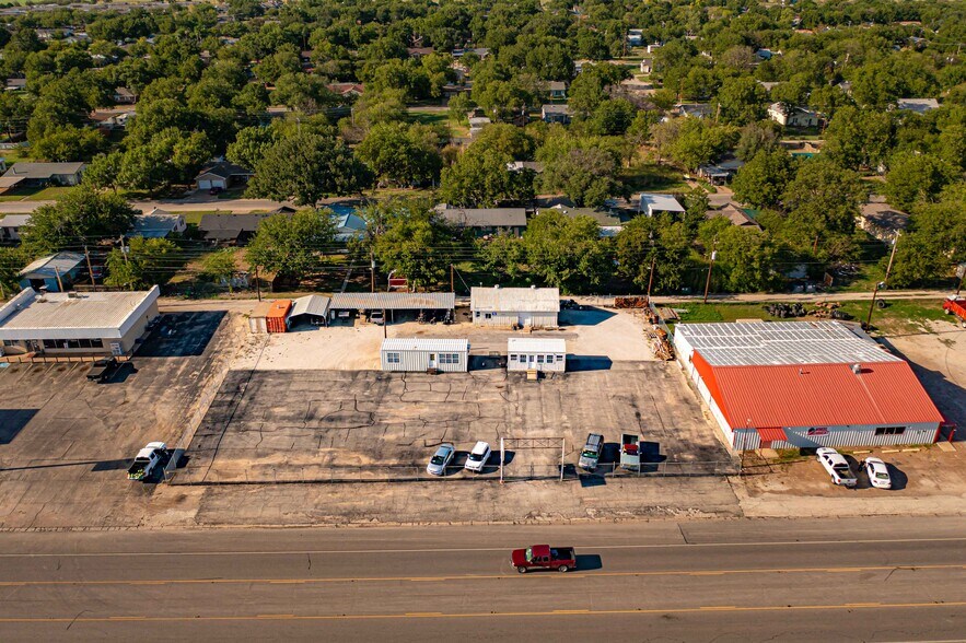 1112 W Main St, Olney, TX à vendre - Photo du bâtiment - Image 1 de 11