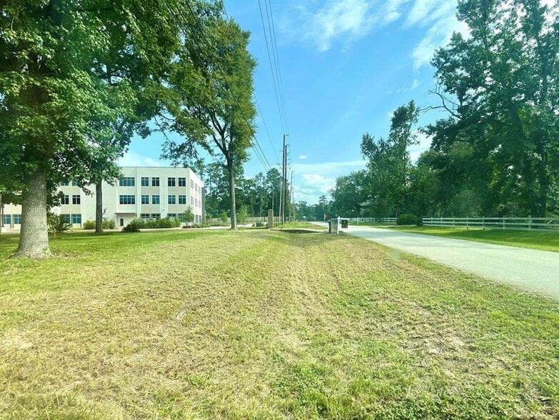 14221 Horseshoe Bnd, Conroe, TX for lease - Building Photo - Image 3 of 20