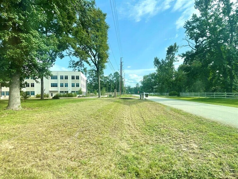 14221 Horseshoe Bnd, Conroe, TX à louer - Photo du bâtiment - Image 3 de 20