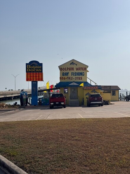 510 E Queen Isabella Blvd, Port Isabel, TX for sale - Primary Photo - Image 1 of 10