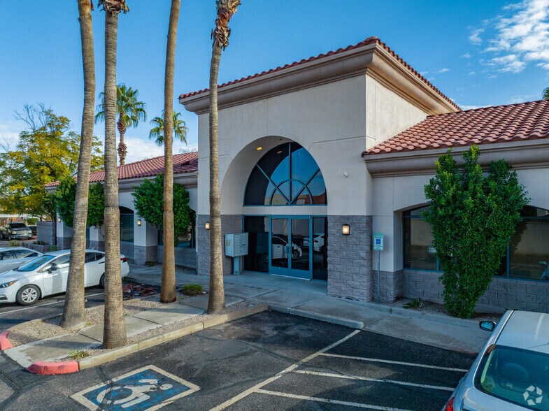 1420 N Greenfield Rd, Gilbert, AZ à louer - Photo du bâtiment - Image 1 de 7