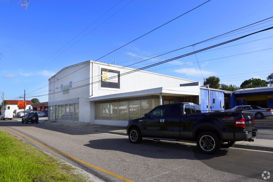 3245 Tyrone Blvd, Saint Petersburg, FL à louer - Photo du bâtiment - Image 2 de 2