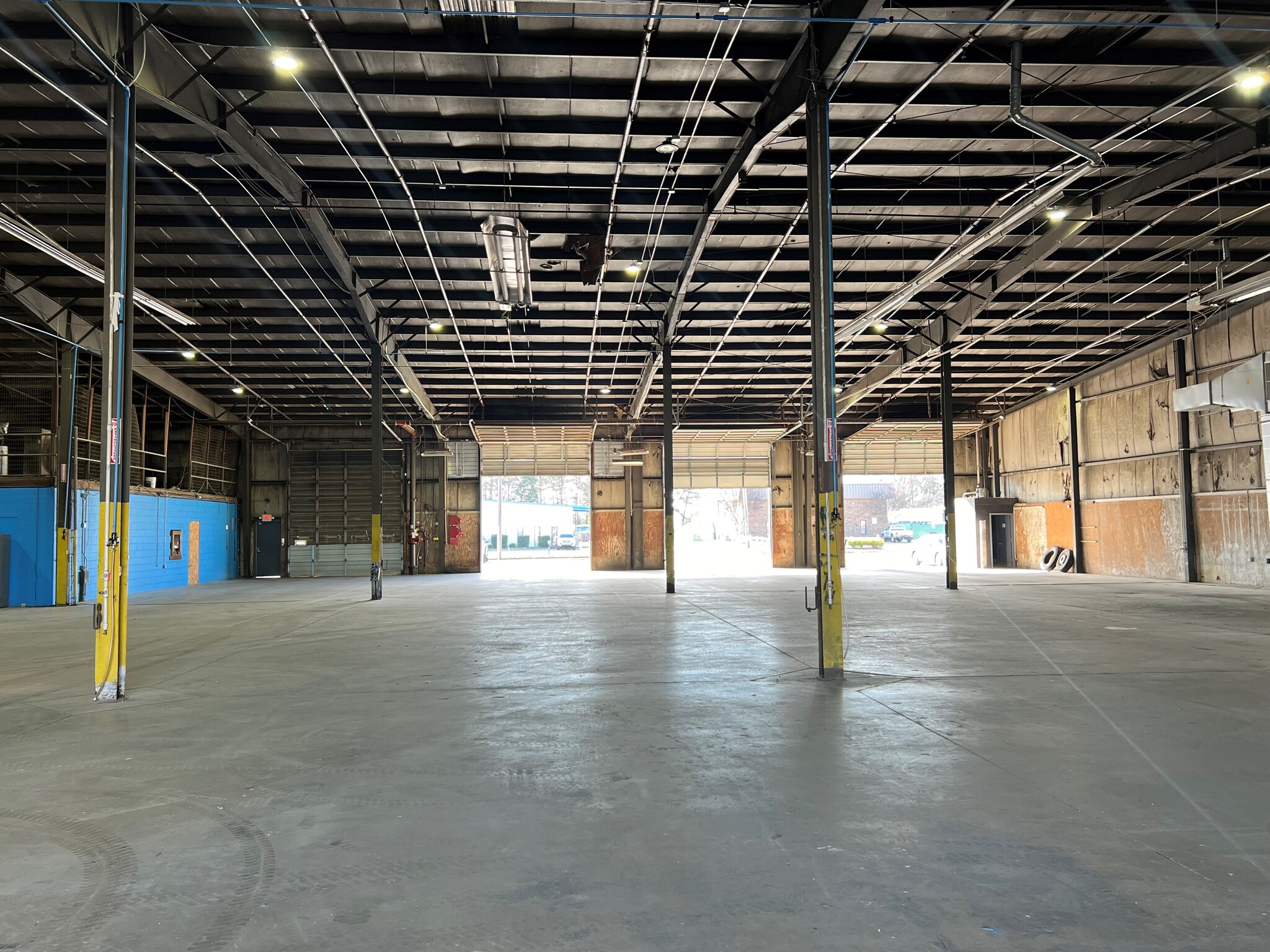 7700 Boeing Dr, Greensboro, NC for lease Interior Photo- Image 1 of 2