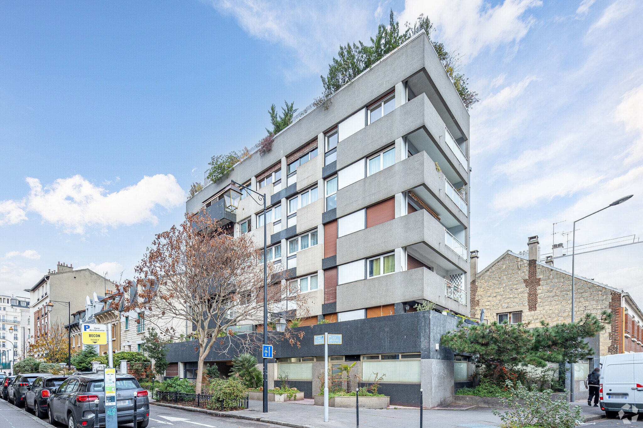 Office in Courbevoie for sale Primary Photo- Image 1 of 14