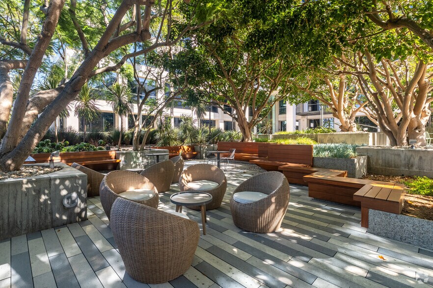 400 Corporate Pointe, Culver City, CA à louer - Photo du bâtiment - Image 3 de 18