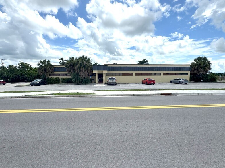 170 S Barfield Hwy, Pahokee, FL à louer - Photo du bâtiment - Image 2 de 8