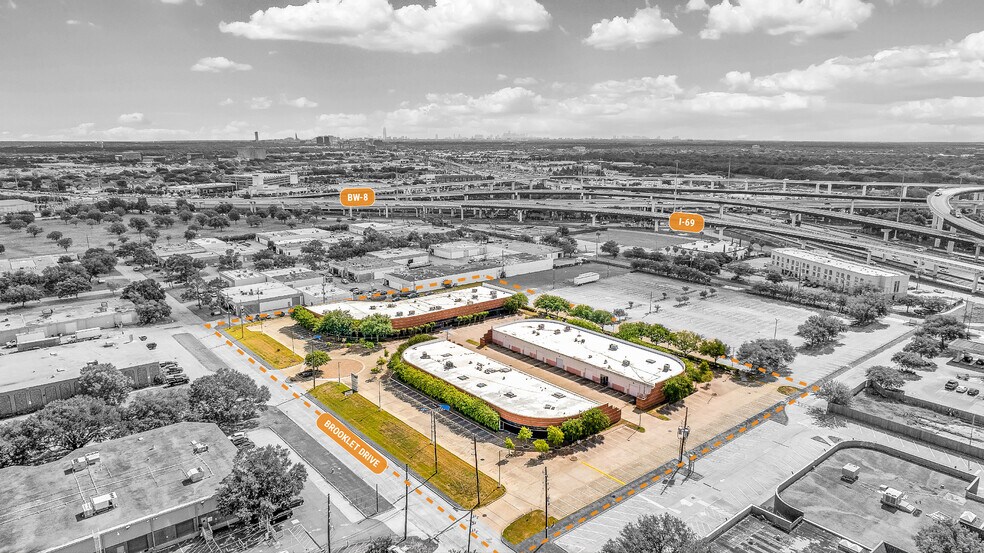 11011 Brooklet Dr, Houston, TX à louer - Photo du bâtiment - Image 2 de 4