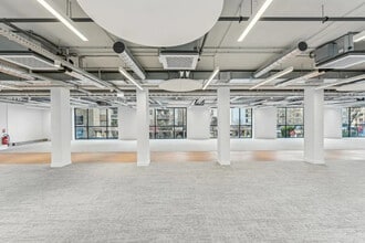 Office in Boulogne-Billancourt for lease Interior Photo- Image 1 of 1