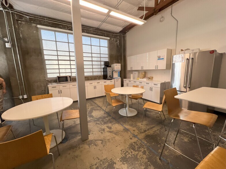 8501 Steller Dr, Culver City, CA à louer - Photo intérieure - Image 2 de 2