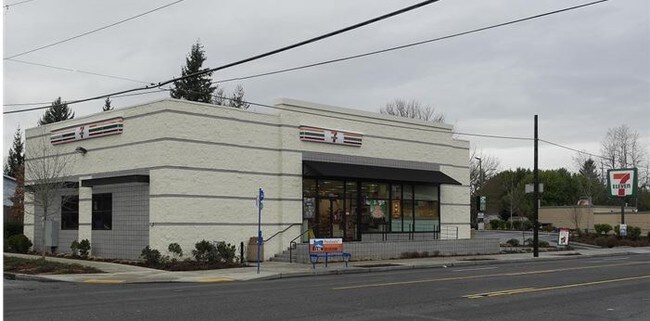 Plus de détails pour 3311 NE 82nd Ave, Portland, OR - Commerce de détail à vendre