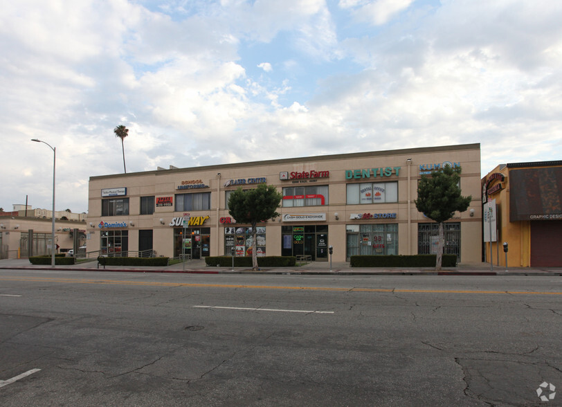 5065 Hollywood Blvd, Los Angeles, CA à louer - Photo du bâtiment - Image 2 de 13