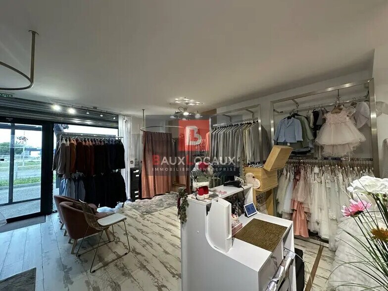 Retail in Le Pontet for lease - Interior Photo - Image 2 of 4