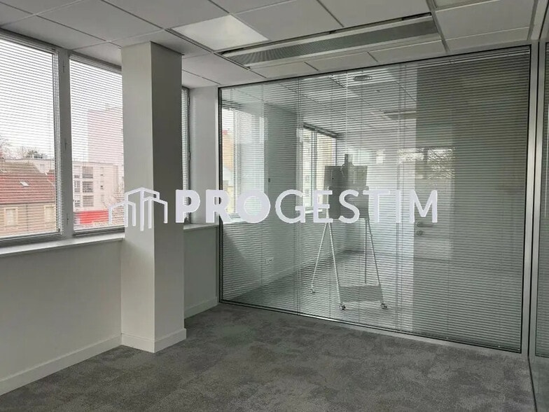 Office in Dijon for lease - Interior Photo - Image 3 of 8